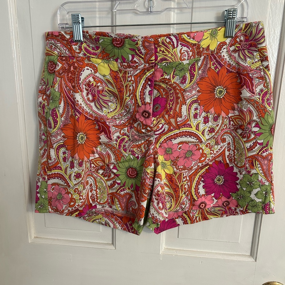 Talbots quality shorts in a fun print! Worn only twice! Sz 12